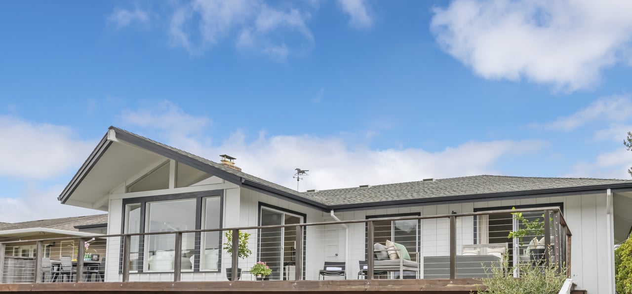 Refined Single-Level Waterfront Retreat