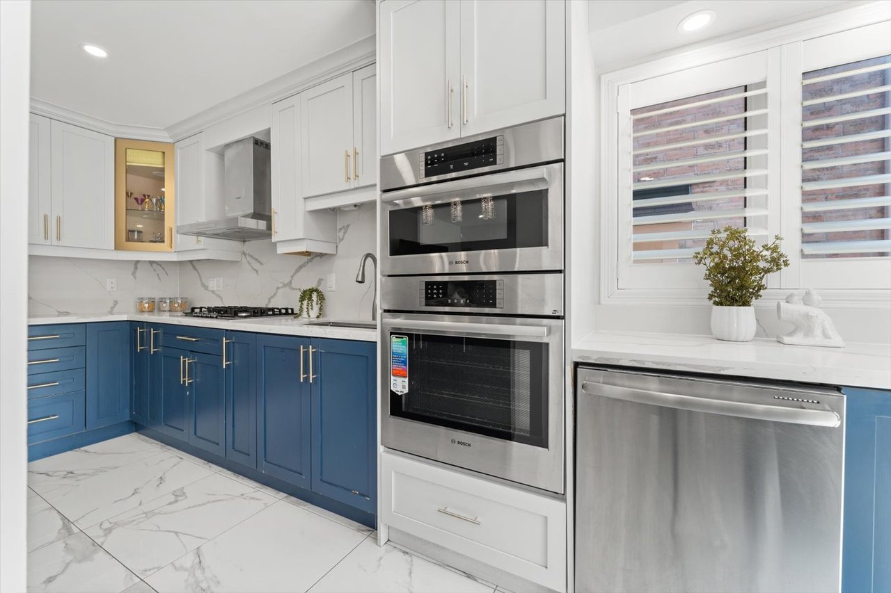 17 Holroyd St