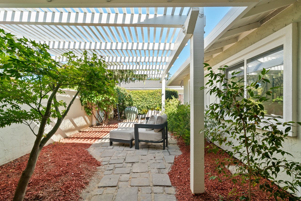 247 Marchmont Dr