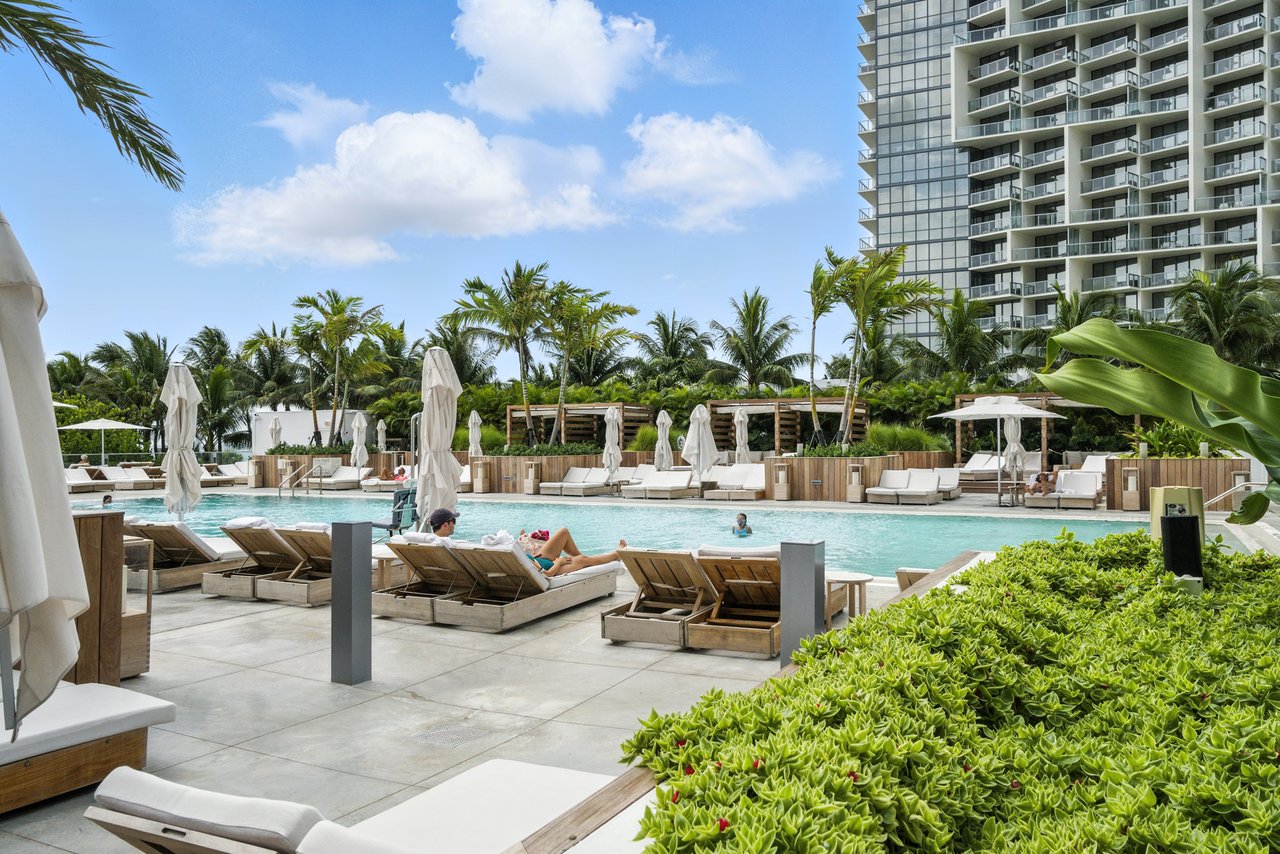 2301 Collins Ave #318  