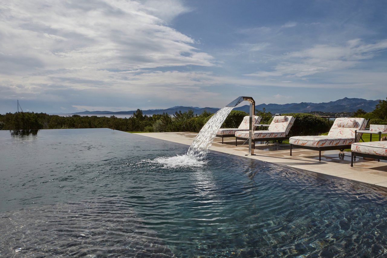 Breathtaking Beachfront Vacation Villa