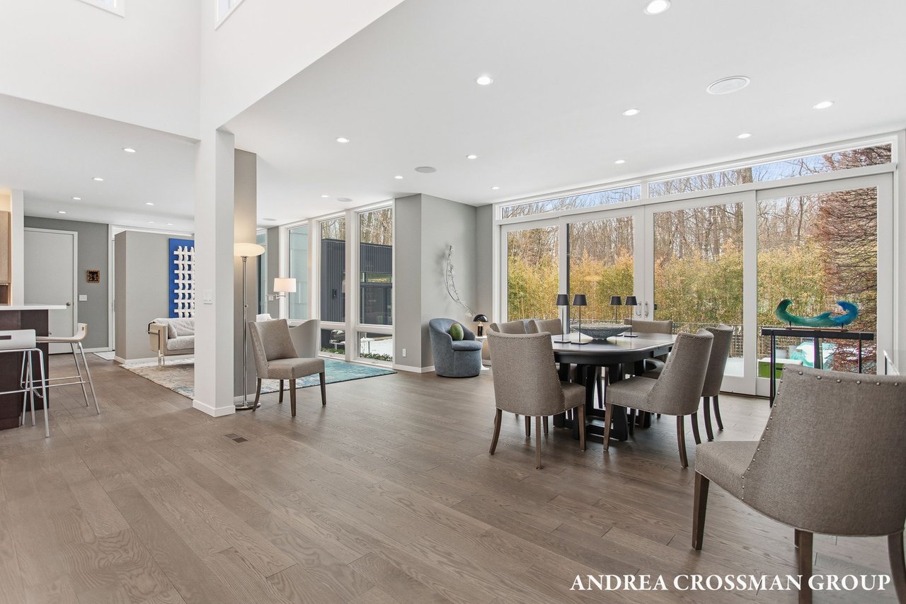 6919 Bendemeer Drive