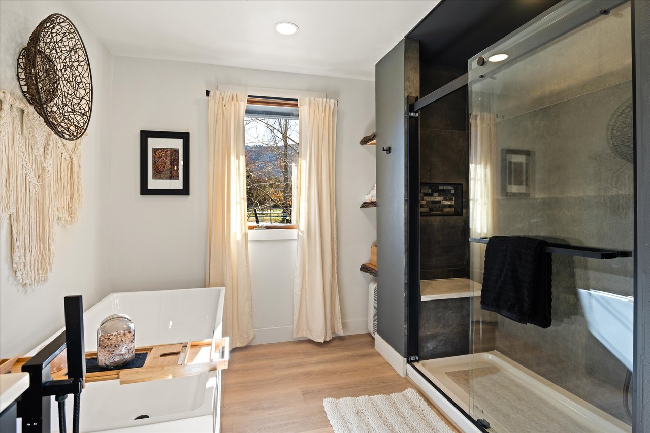 Beautifully Remodeled Home in the Heart of the Valley