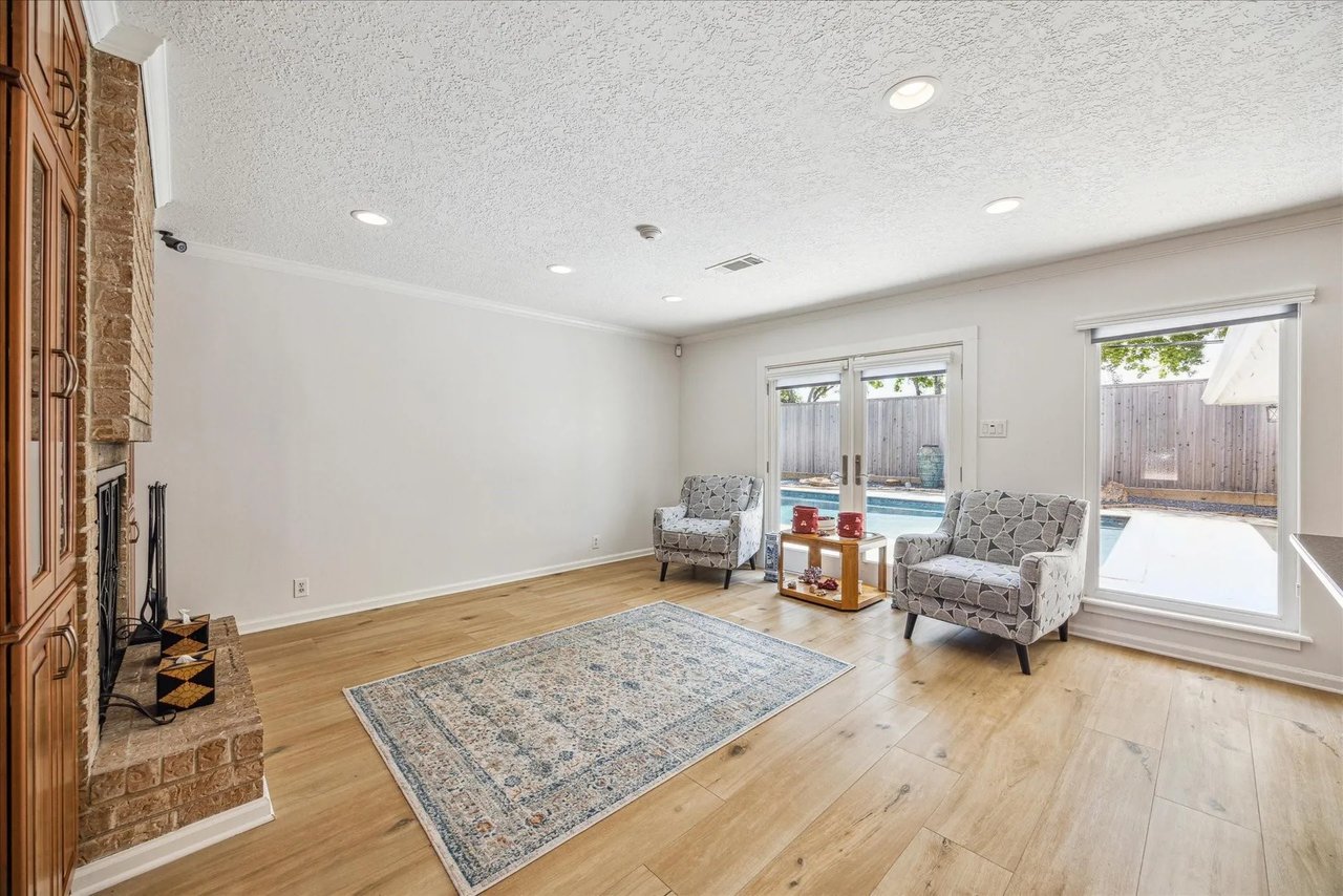 7601 Windswept Ln