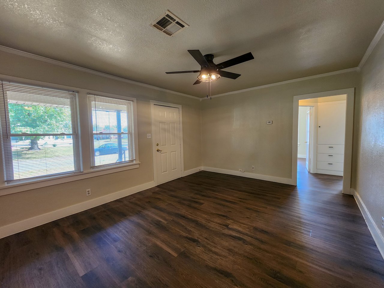 1002 Overland Ct