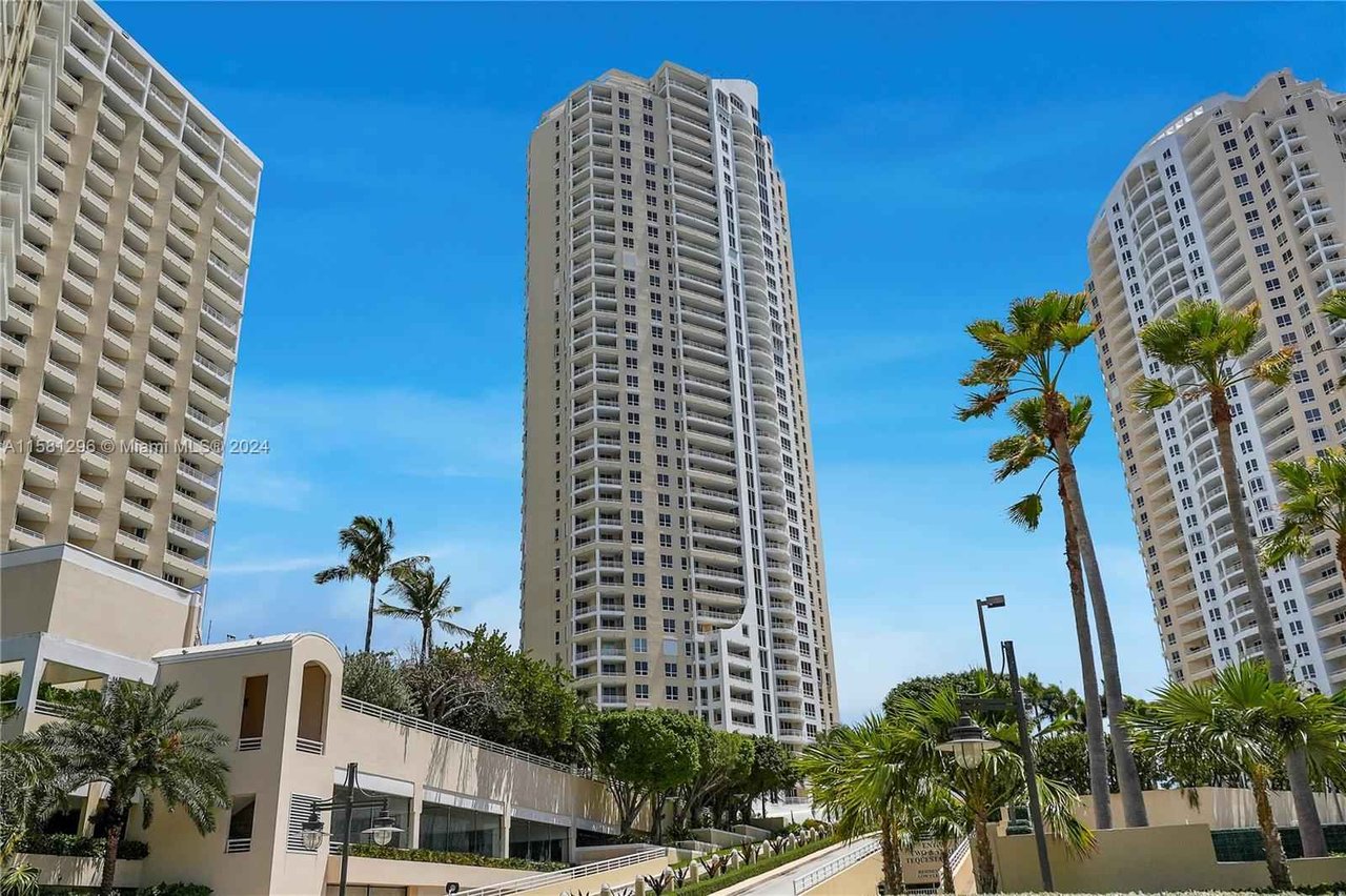 848 Brickell Key Dr Unit 204