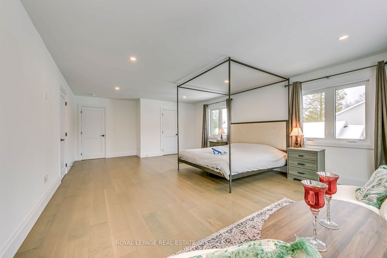 2 Couchiching Cres