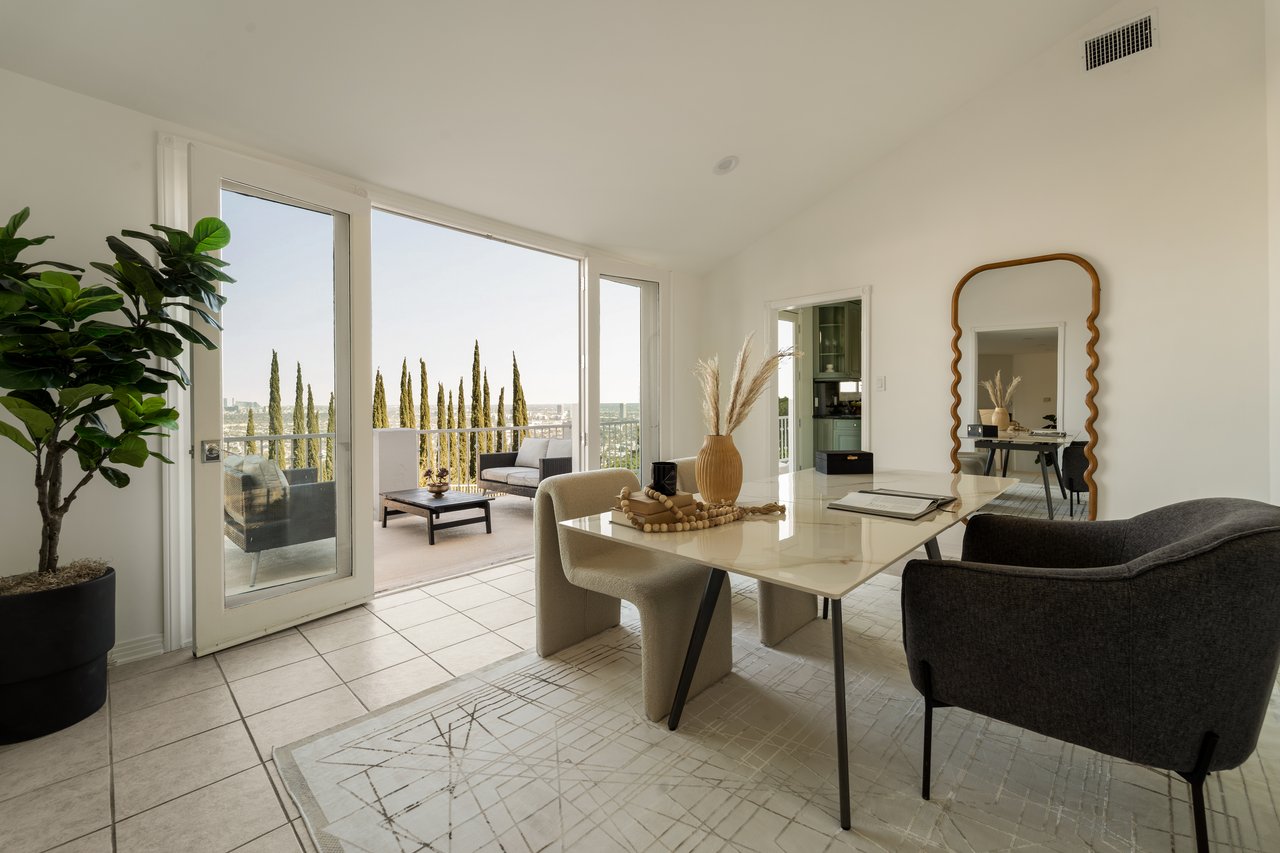 8527 Hedges Way, Hollywood Hills