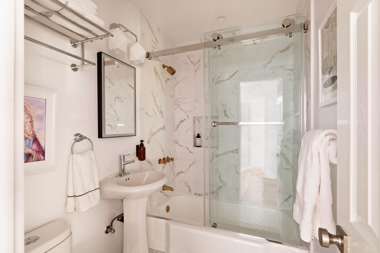 Effortless California Living in This Tarzana Ranch