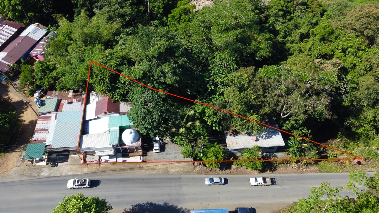 Commercial Shop with Two Cabins in Barú, Dominical