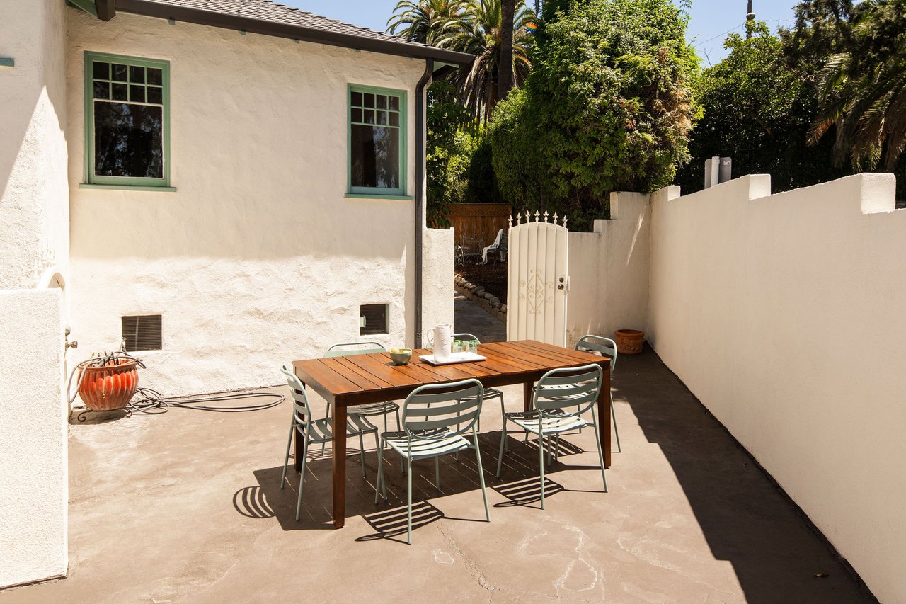 Charming 1928 Stucco Bungalow in the Heart of Pasadena