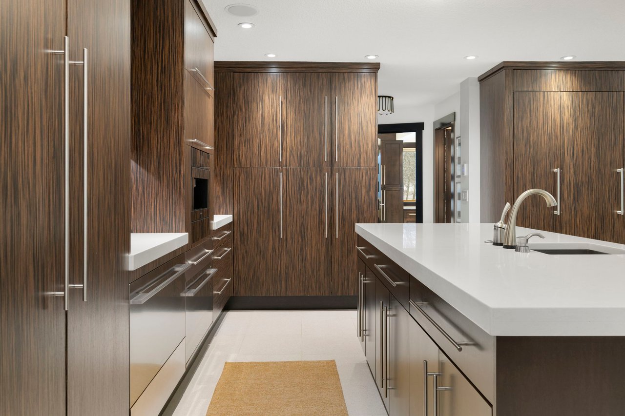 19 Bearspaw Ridge Crescent