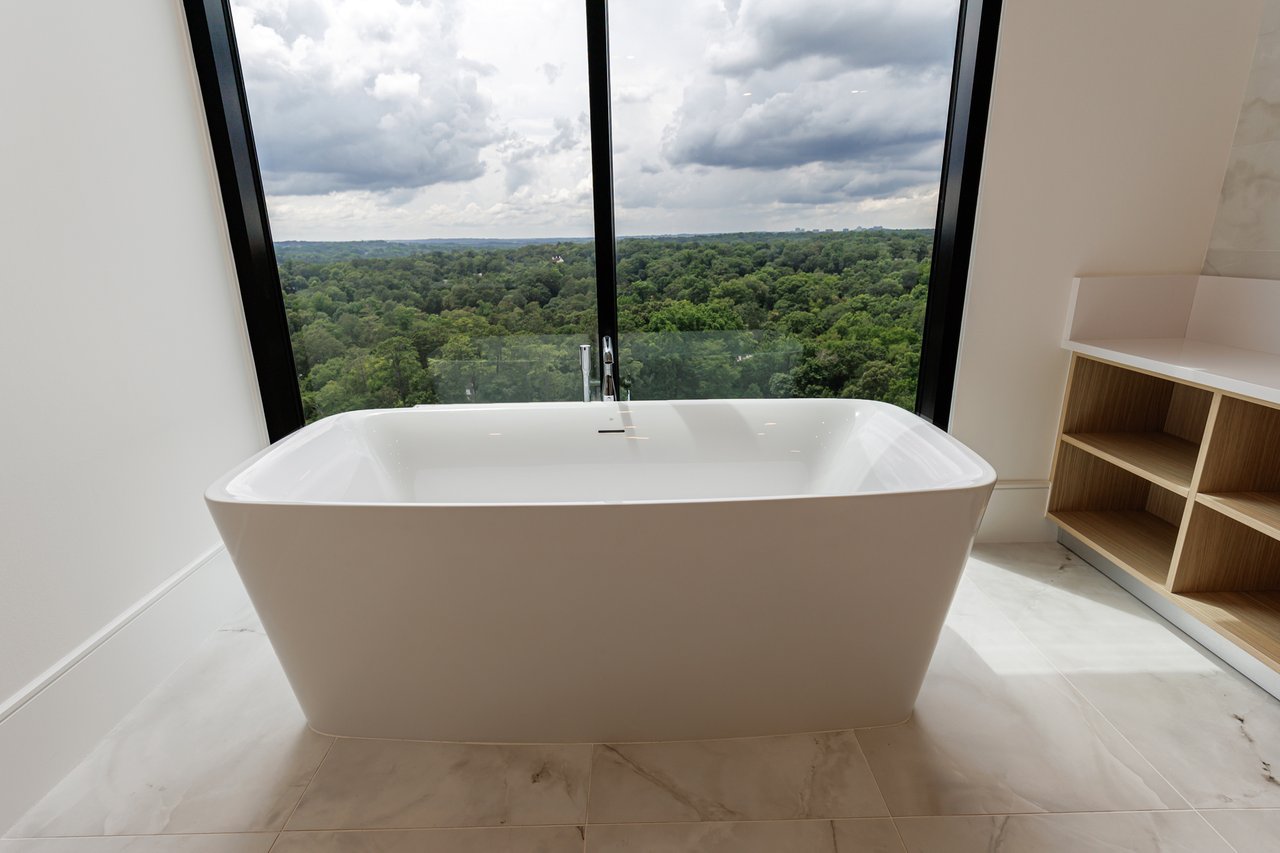 2425 Peachtree Road Unit 1806