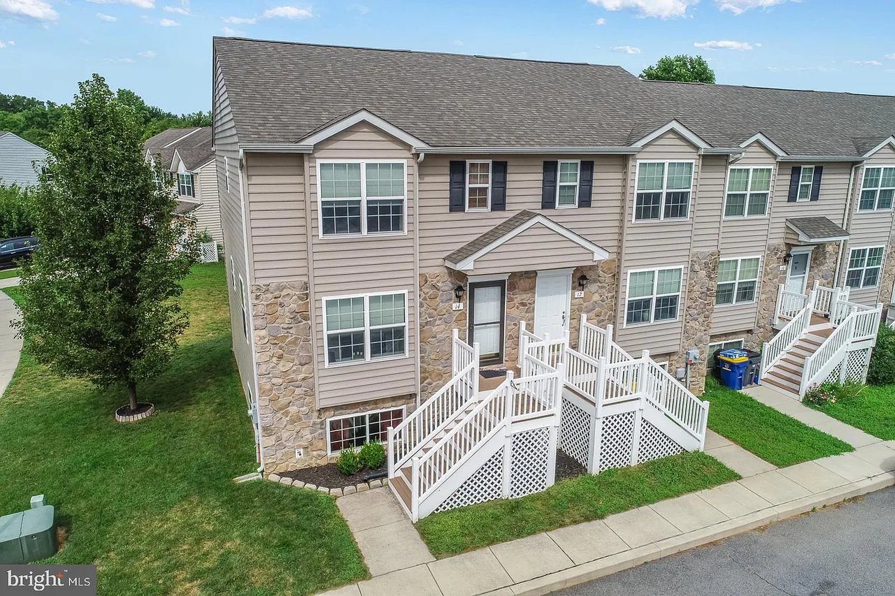14 Cambria Ln