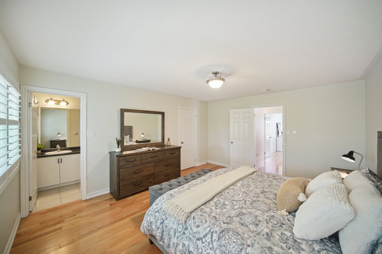 GORGEOUS TOWNHOME