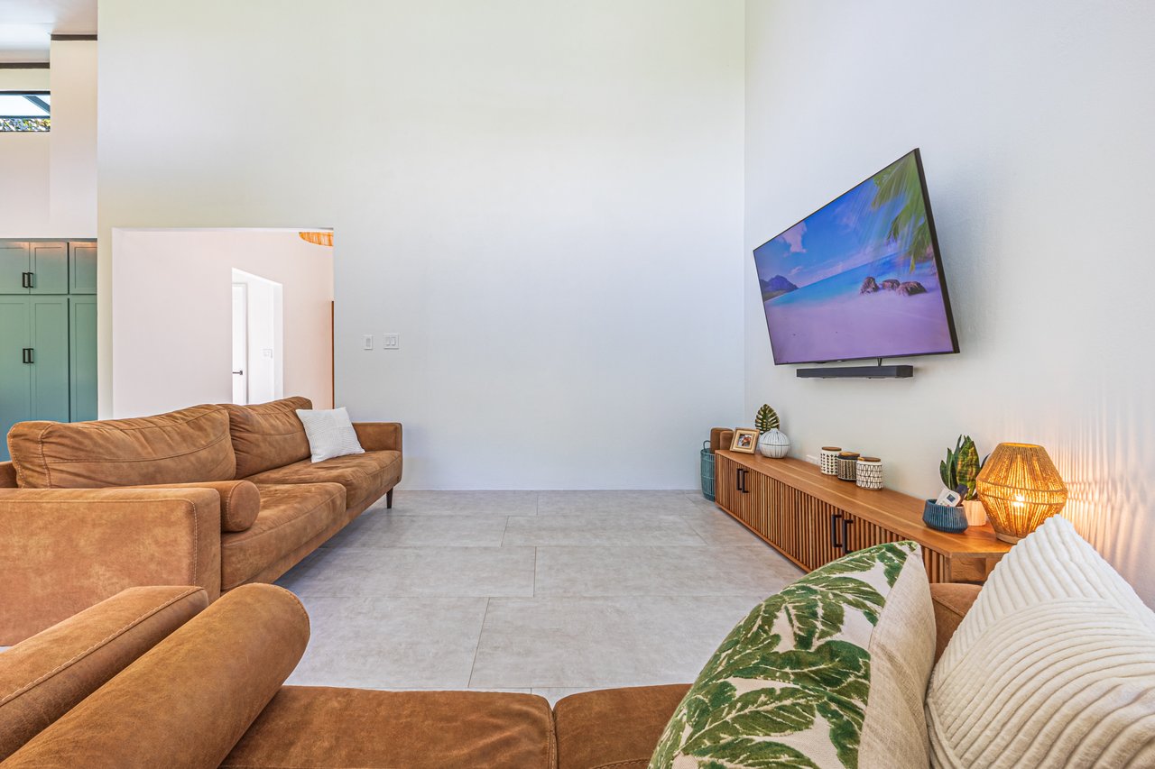 Contemporary Mountain View Villa – 5 Minutes to Playa Dominical