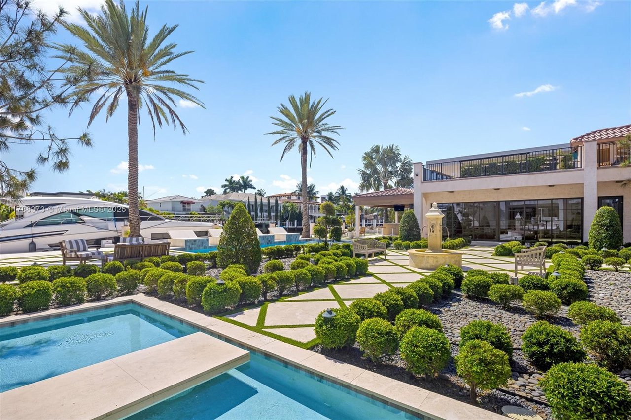 600 Isle Of Palms Dr