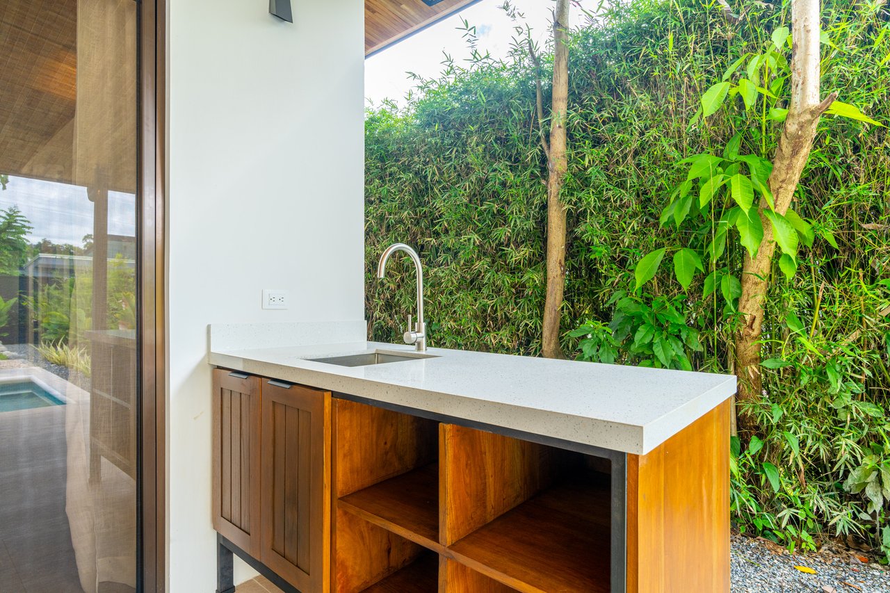 Uvita Tropical Urban Home, New Quality Build!