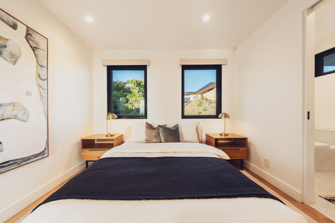 1235 N Kenter Ave, Brentwood