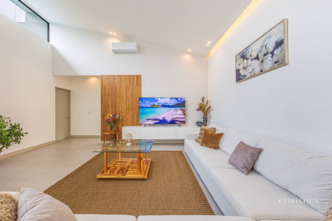 Casa Iguana Turnkey Tropical Paradise