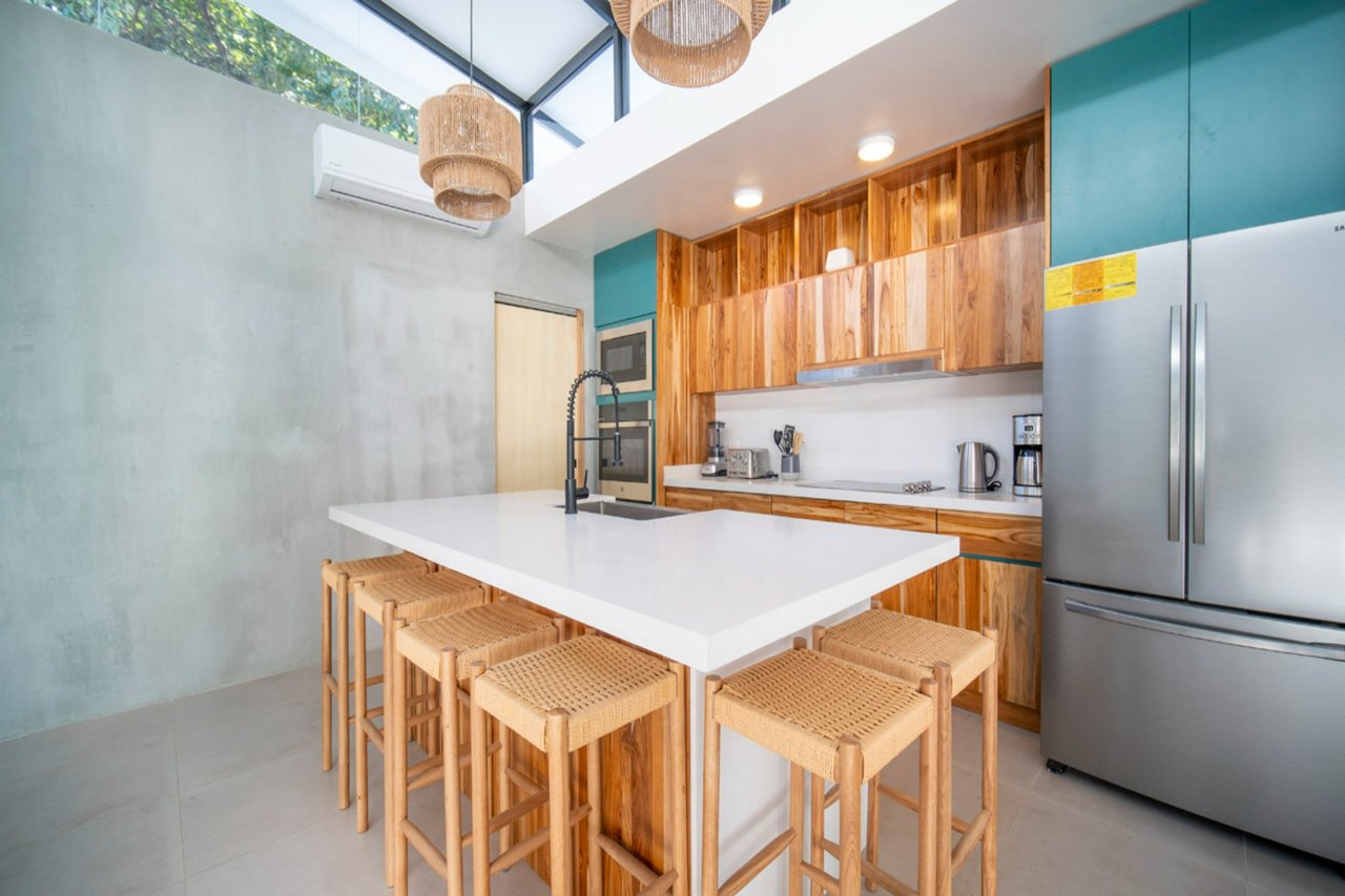 Casa Cenizaro | Elegant 4-Bed Tropical Retreat with Pool in Surfside, Potrero