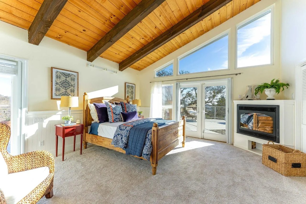 3300 Greenbrae Ln