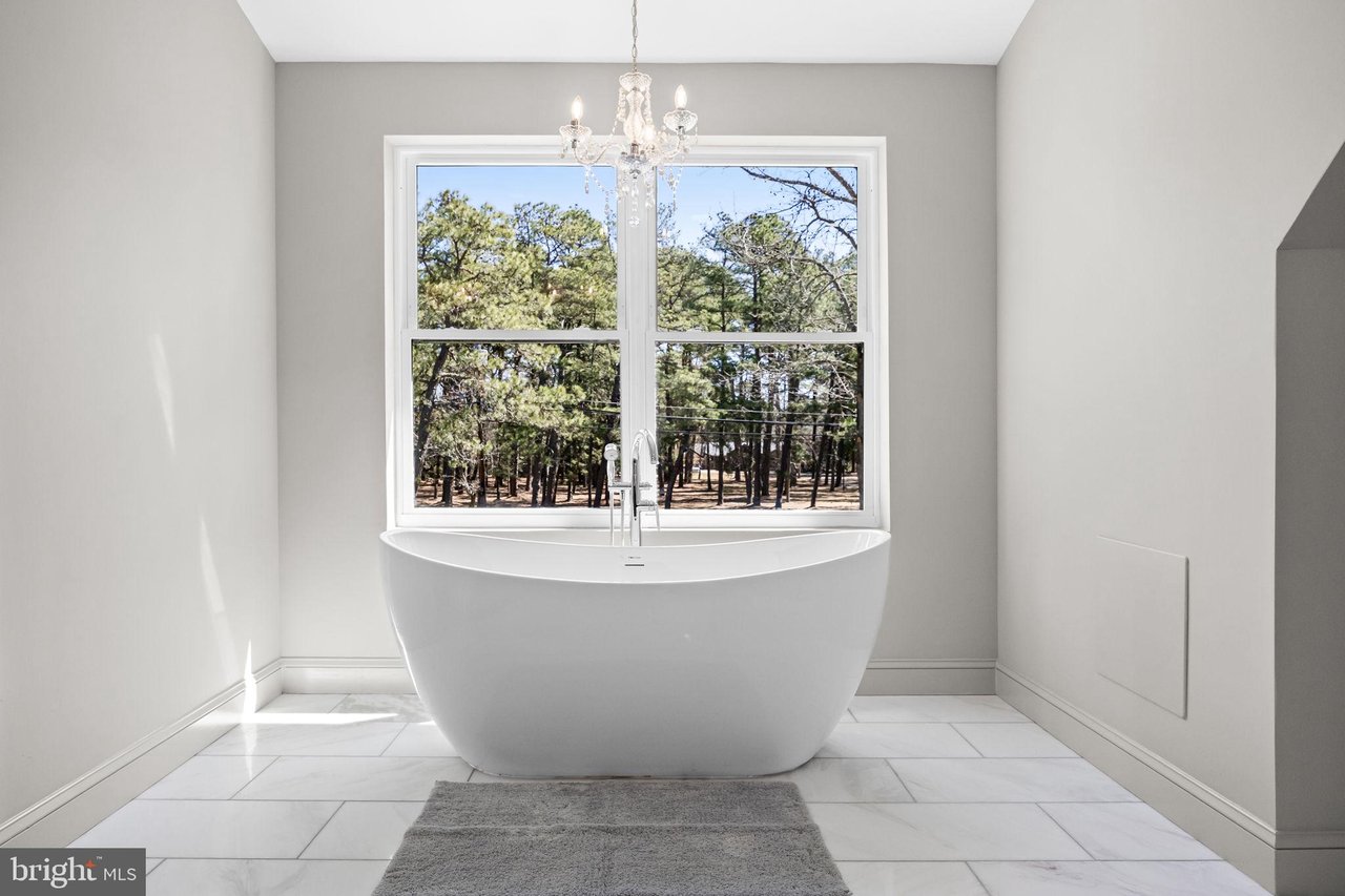 136 W Centennial Drive