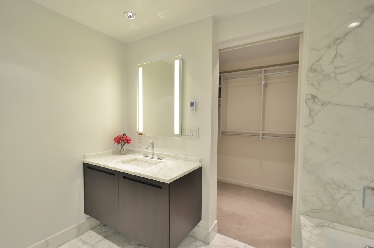 Suite 3003- 180 University Ave