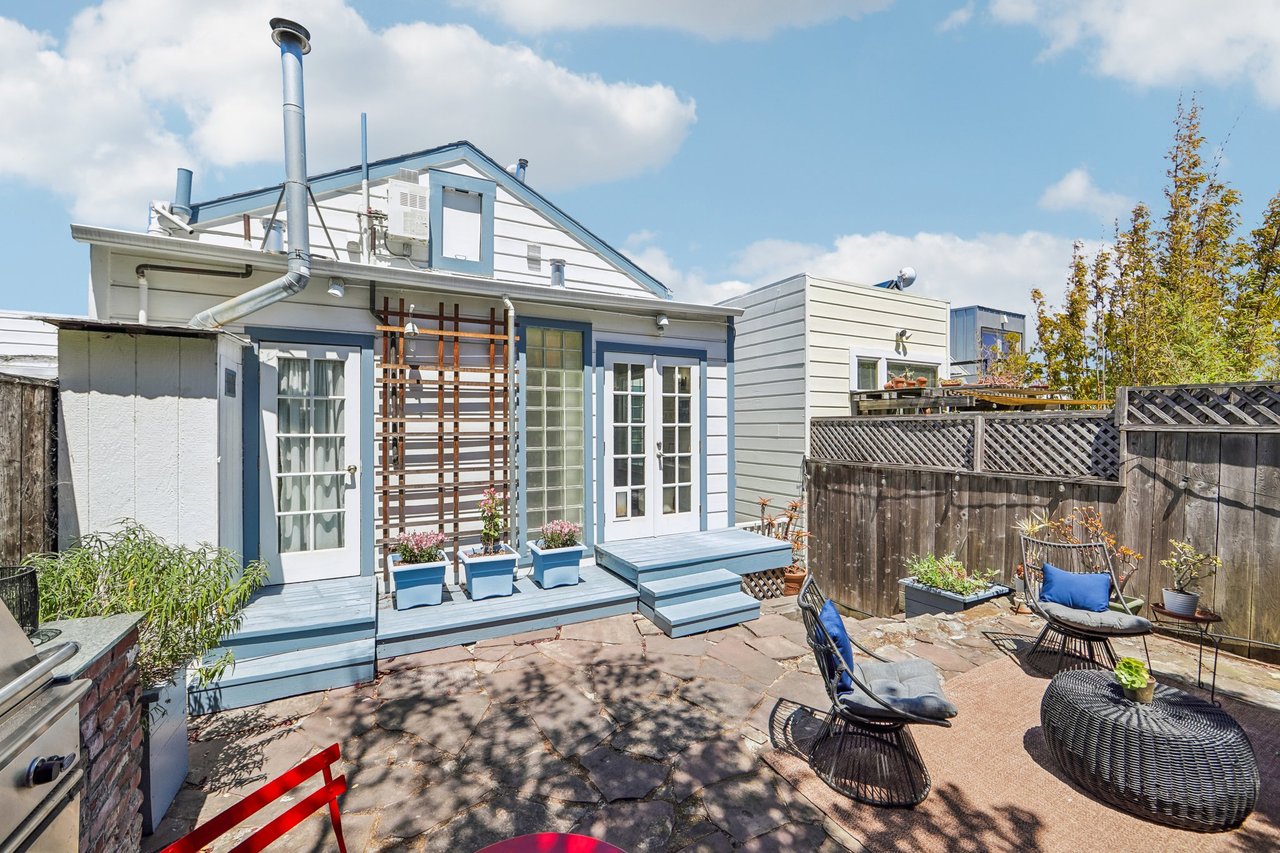 3855-A 18th Street