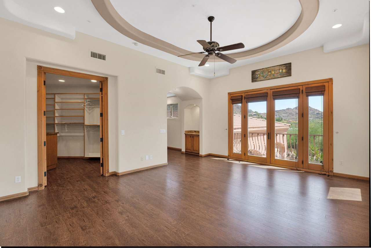 4141 E LAKESIDE Lane