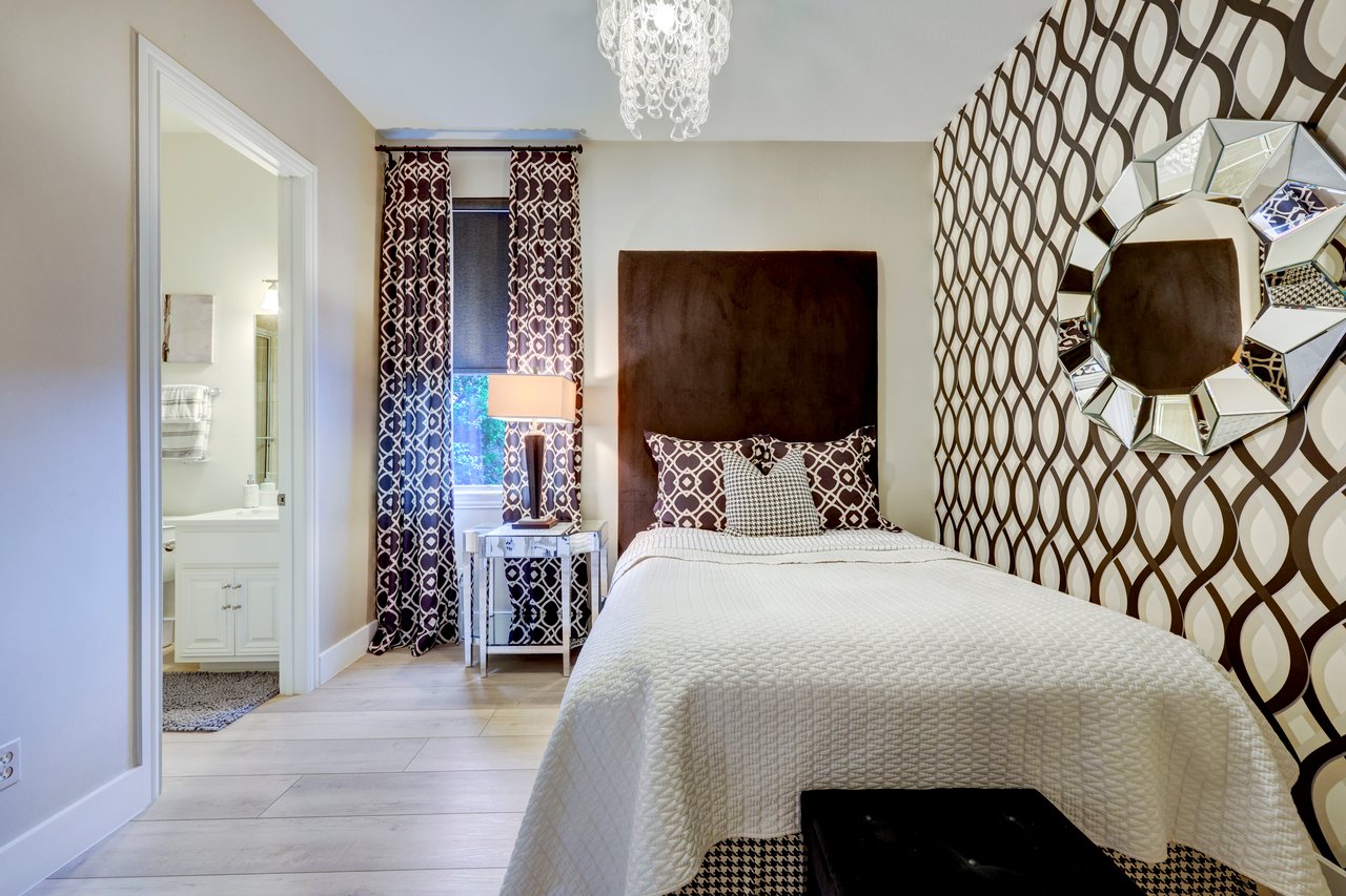 12100 Azure Shores Ct.