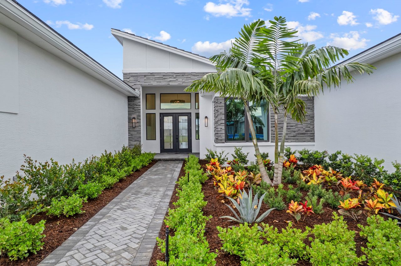 9187 SW Shinnecock Dr