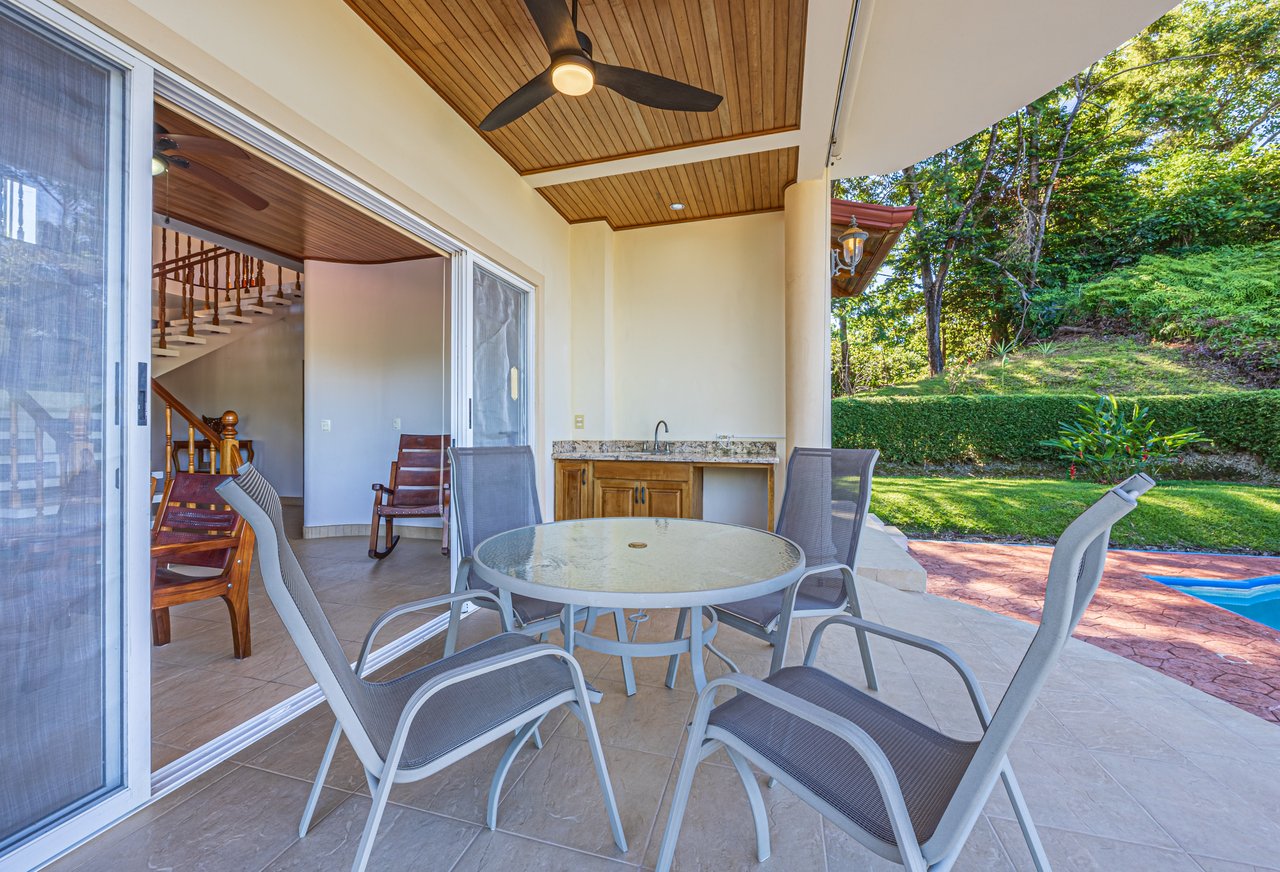 Elegant 3 Bedroom + Office Jungle Home in Puesta Del Sol, Ojochal