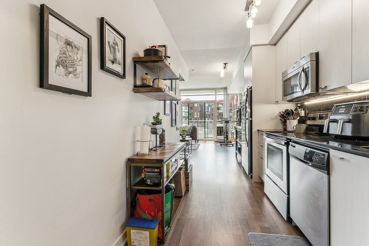 775 King St W Unit: 906