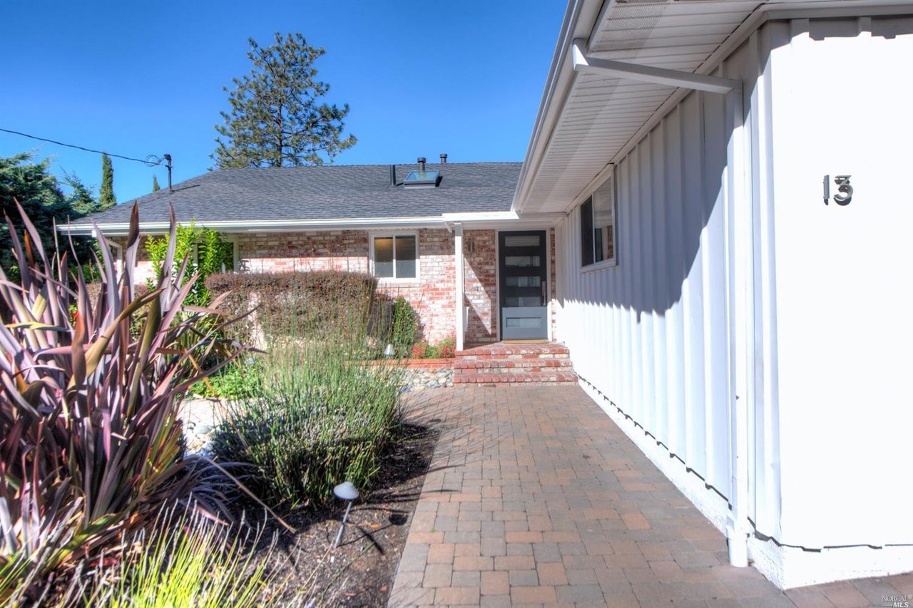 13 Constitution Dr