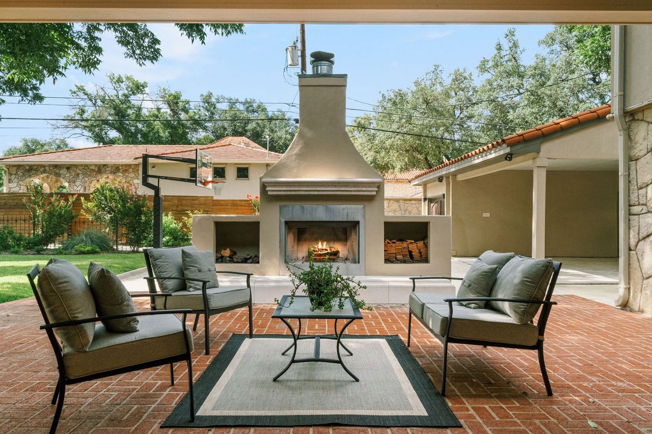 Luxury Property in Olmos Park