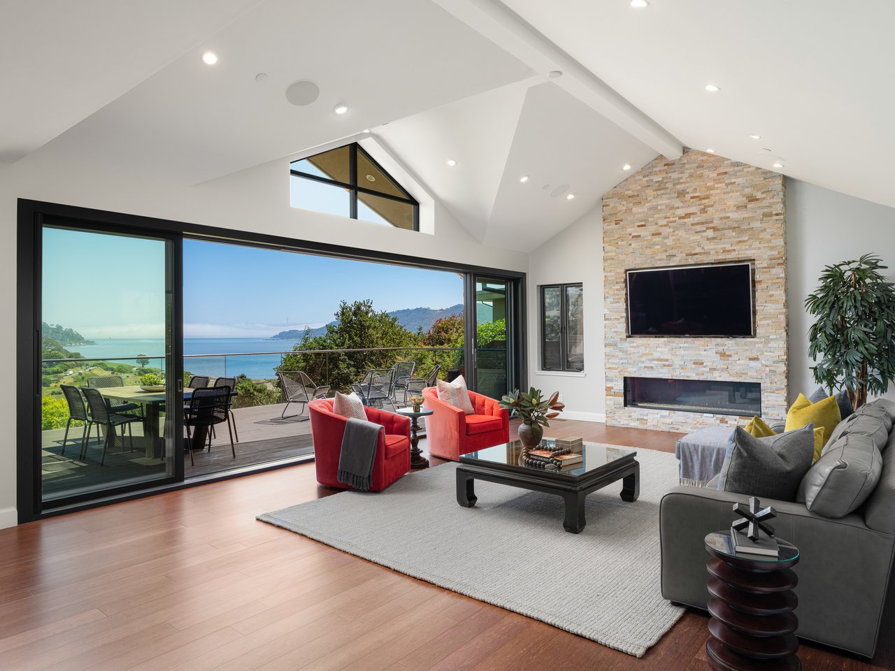 Stunning View Residence Built in 2015