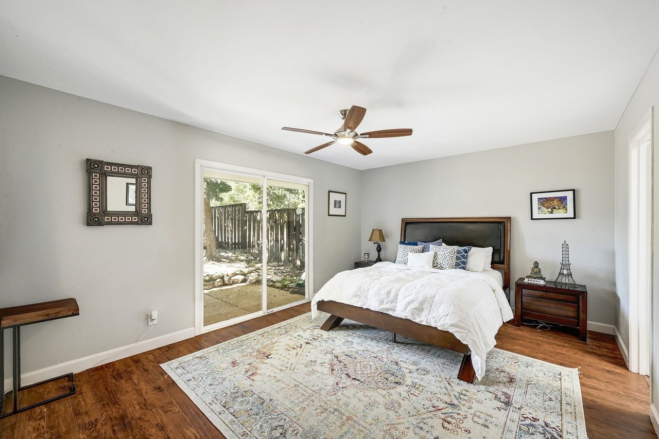 409 Seawind Lakeway