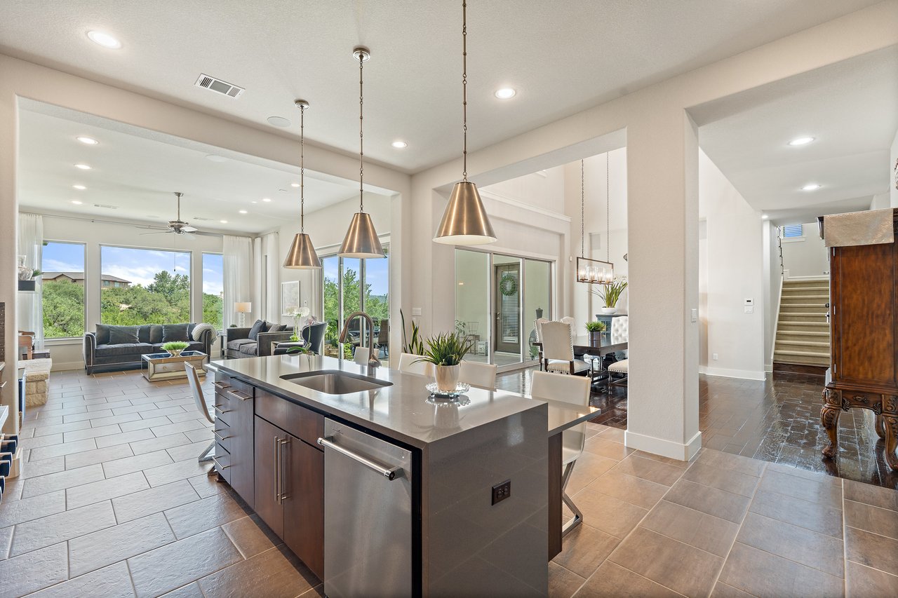 Modern Transitional Luxury Home in Gated Bluffs of Steiner Ranch | Lake Austin Access + Hill Country Views | $1.9MM