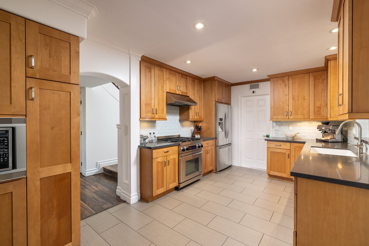 23965 Carrillo Dr