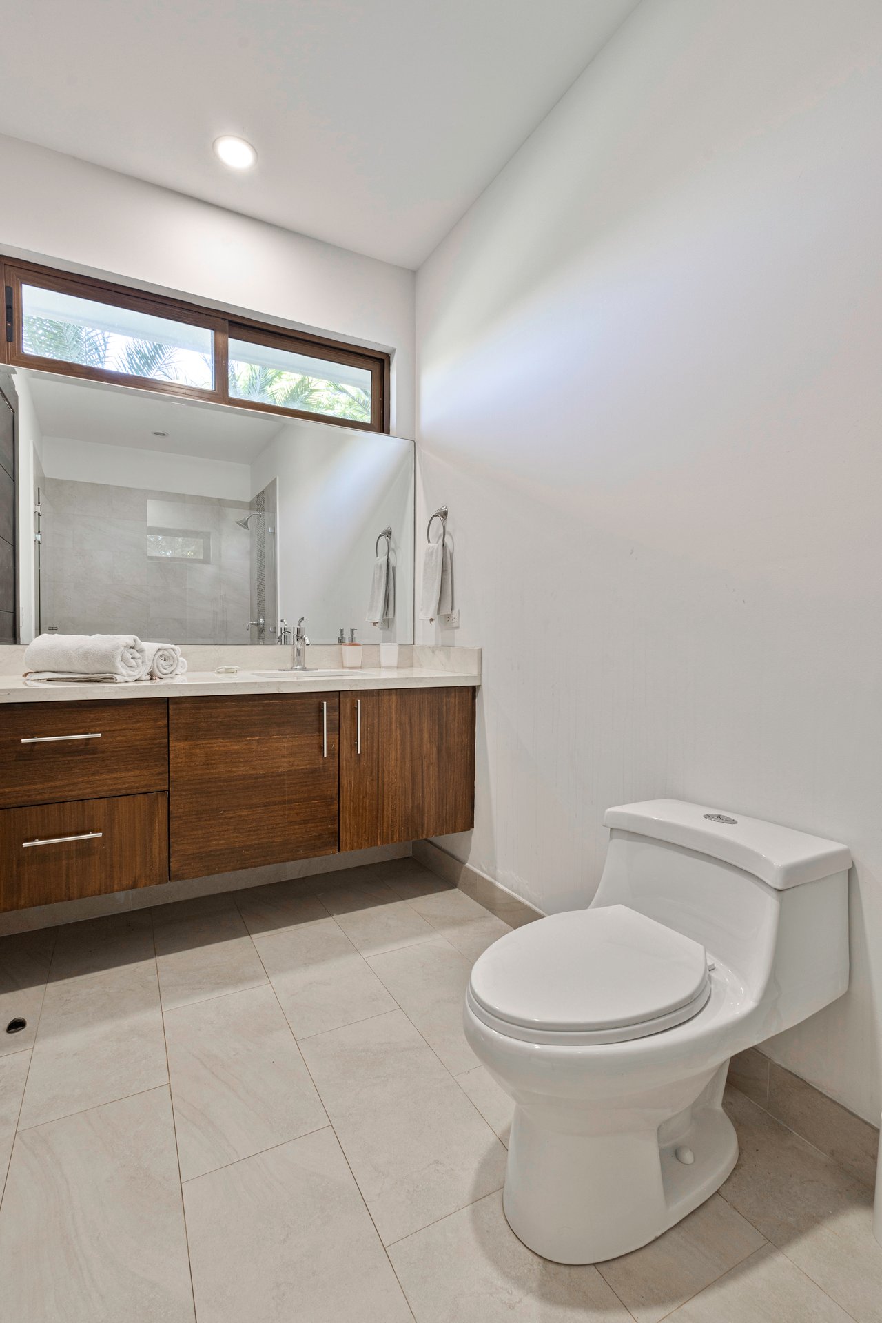 Gorgeous 5 Bedroom Home With Beach Club and Upscale Amenities