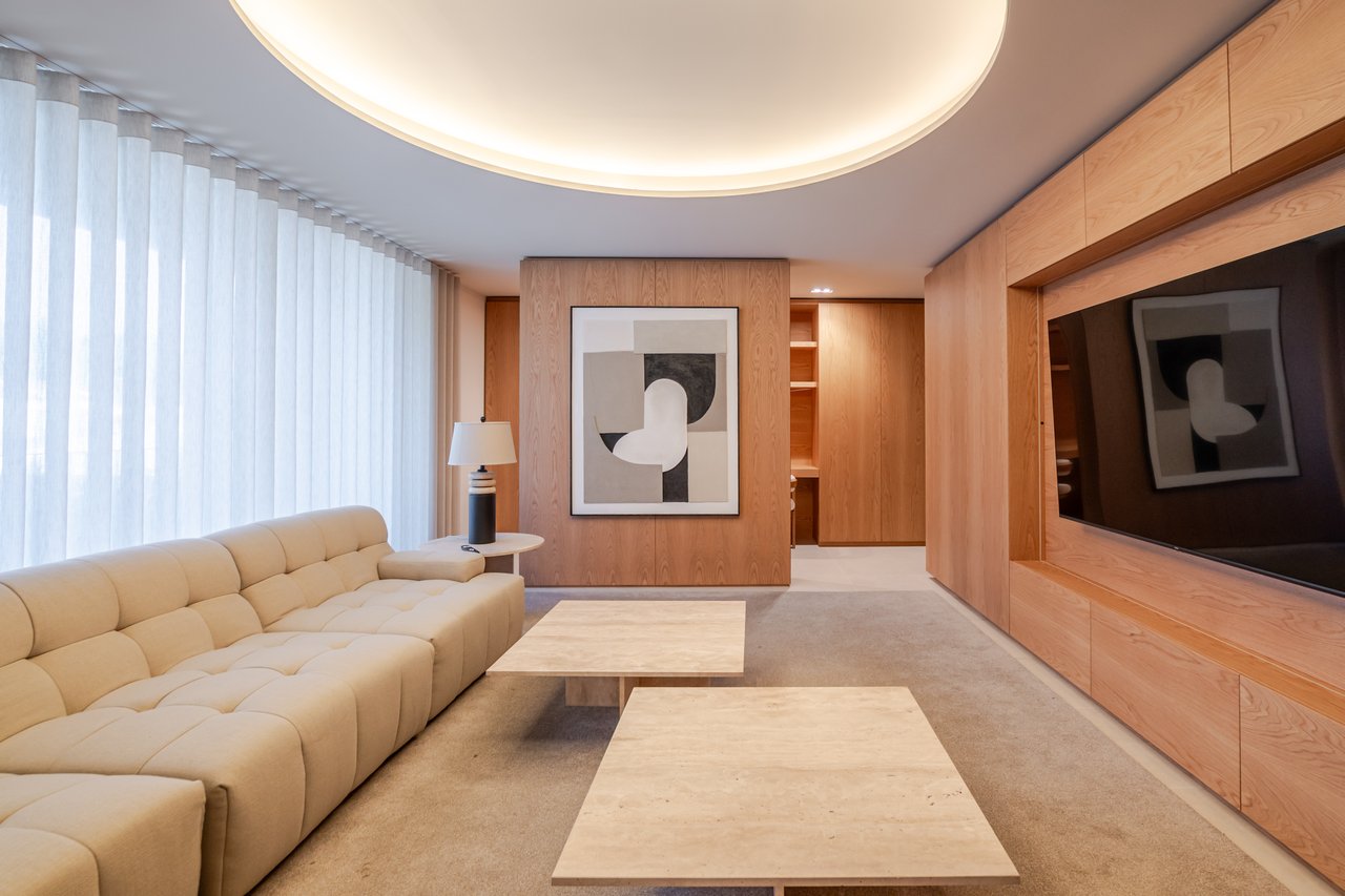 Luxury 4-Bedroom Apartment in Porto