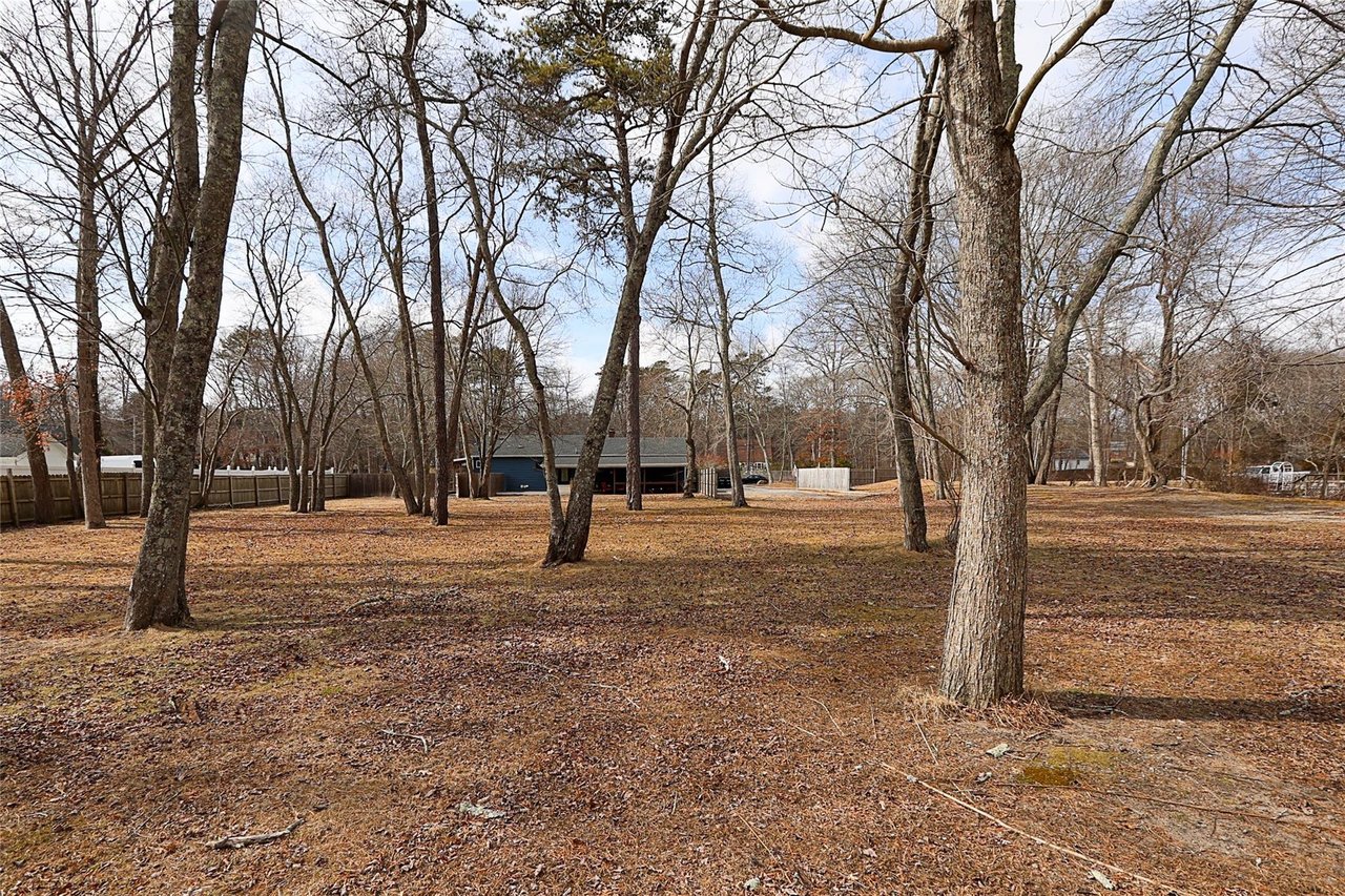 21 Peconic Rd