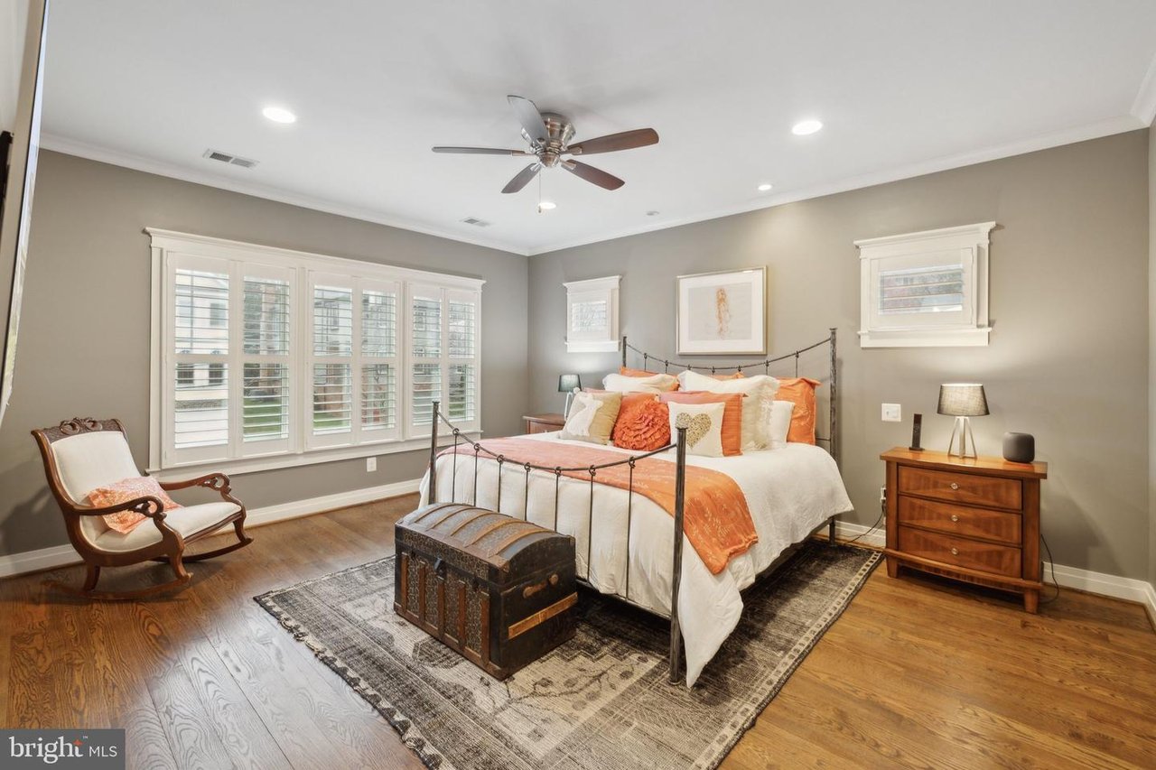 Stunner in Addison Heights! (National Landing)