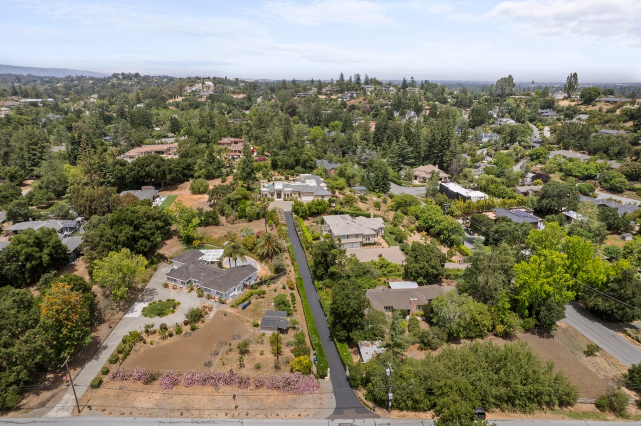 12445 Hilltop DR