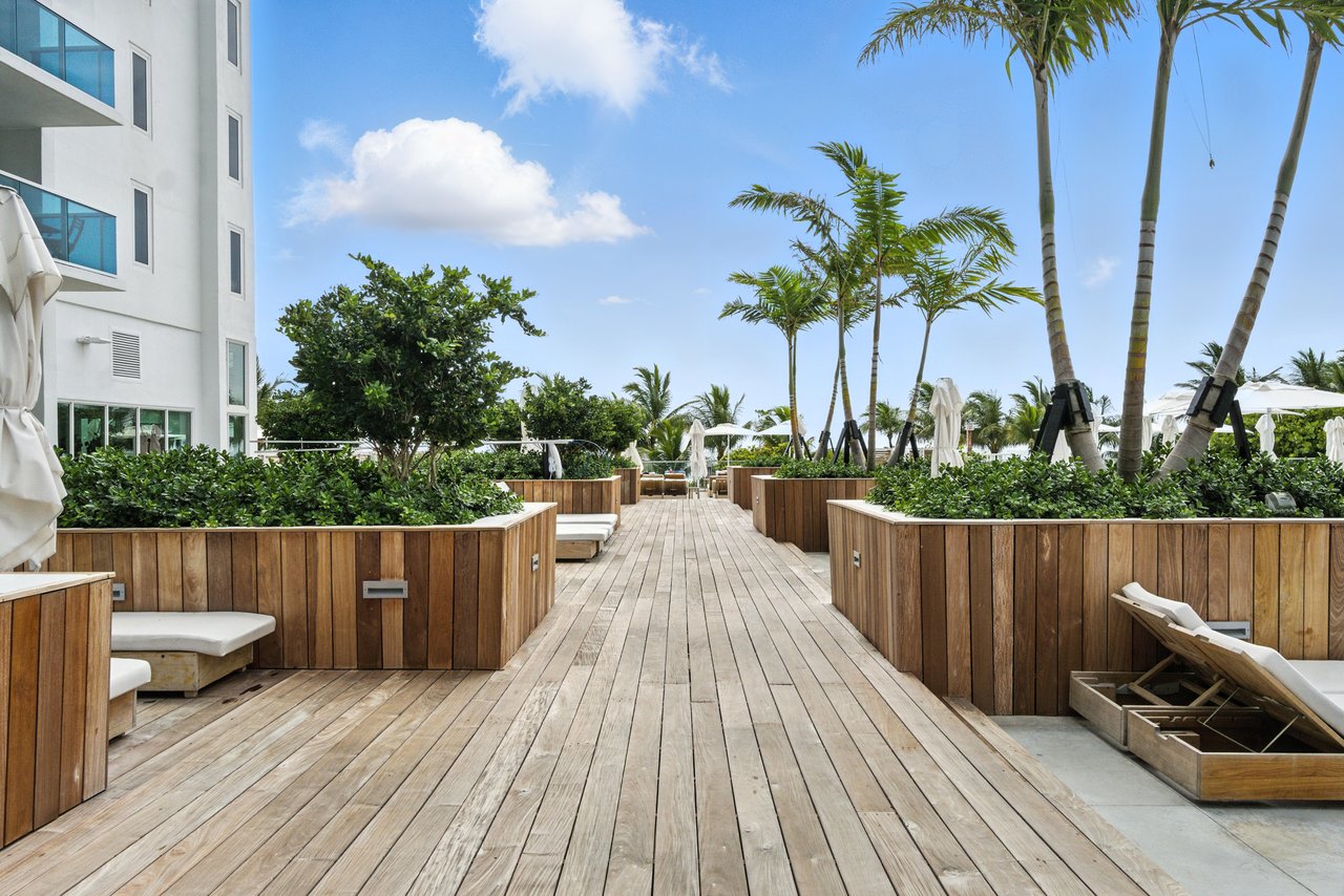 2301 Collins Ave #318  