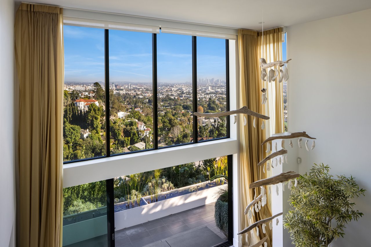 8080 Laurel View Dr, Hollywood Hills 