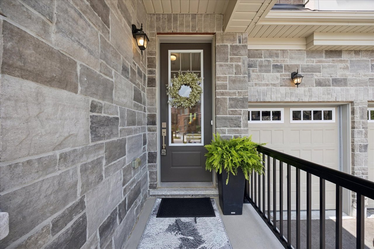 211 Busato Drive, Stouffville