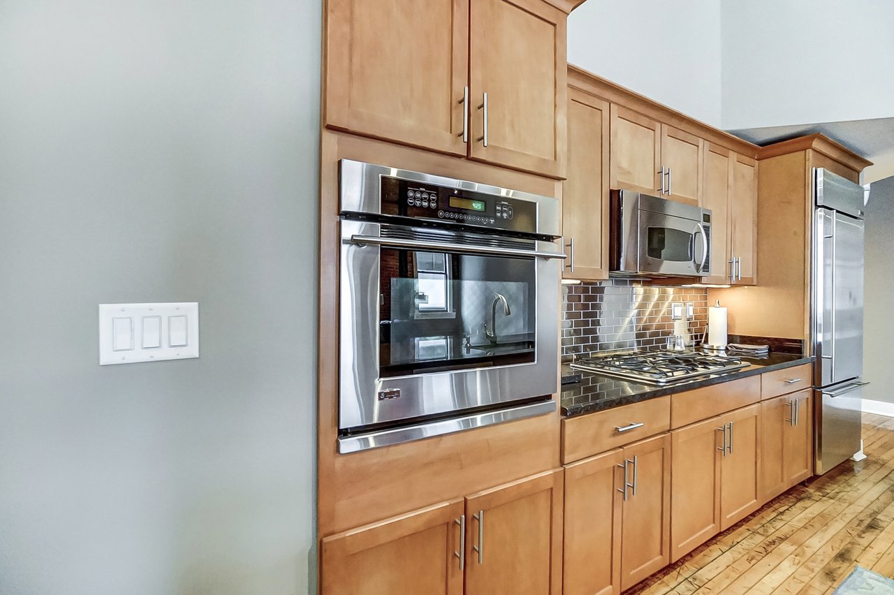 26 E 6th St. (3 units available.) #702, #802 #803