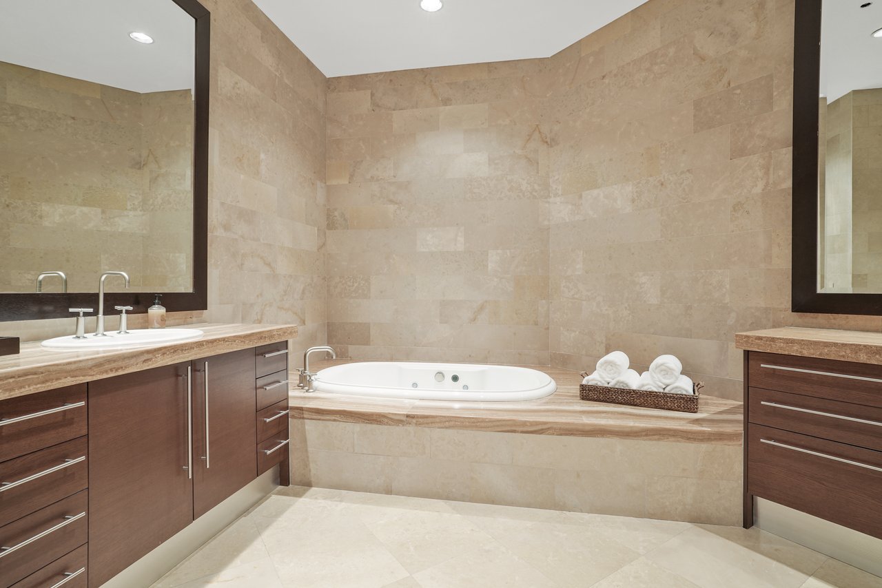 5959 Collins Ave Unit: PH2007, Miami Beach, FL 33140